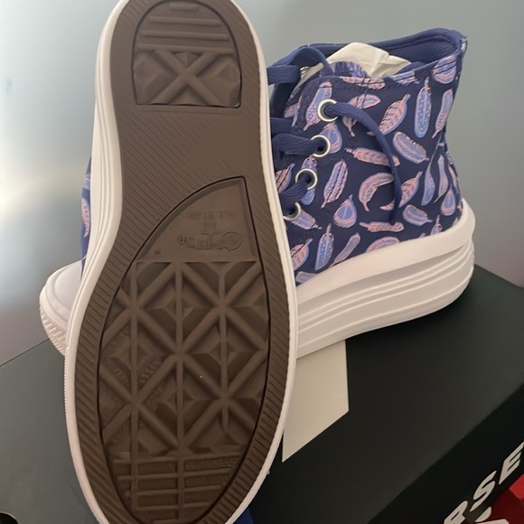 Size 3.5 - Picture 2 of 4